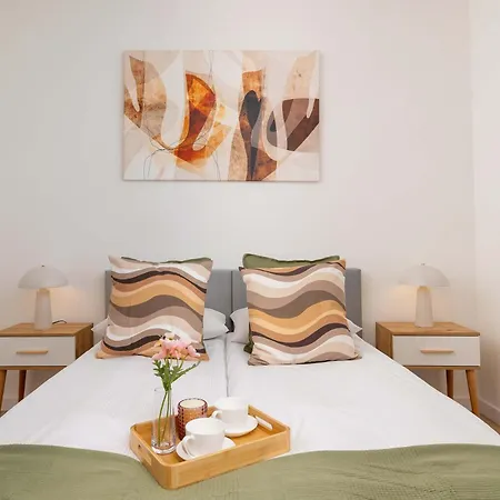 Nowoczesny Rodzinny Apartament z Klimatyzacją i Parkingiem w Krakowie by Renters Prestige-2